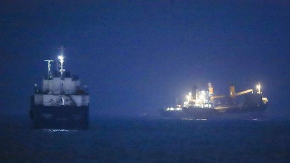 Ships face conflicting Iran, US instructions in Strait of Hormuz - FT