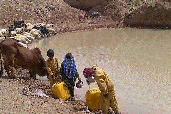 روزنامه پیام ما: مردم روستای کیک سوچ سیستان و بلوچستان نزدیک به ۲۰ روز آب نداشتند