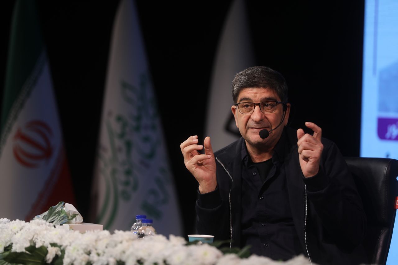 مصطفی مستور، داستان‌نویس و مترجم: خشمگینیم و پر از حس نفرت از تحقیرشدن‌های پی‌درپی