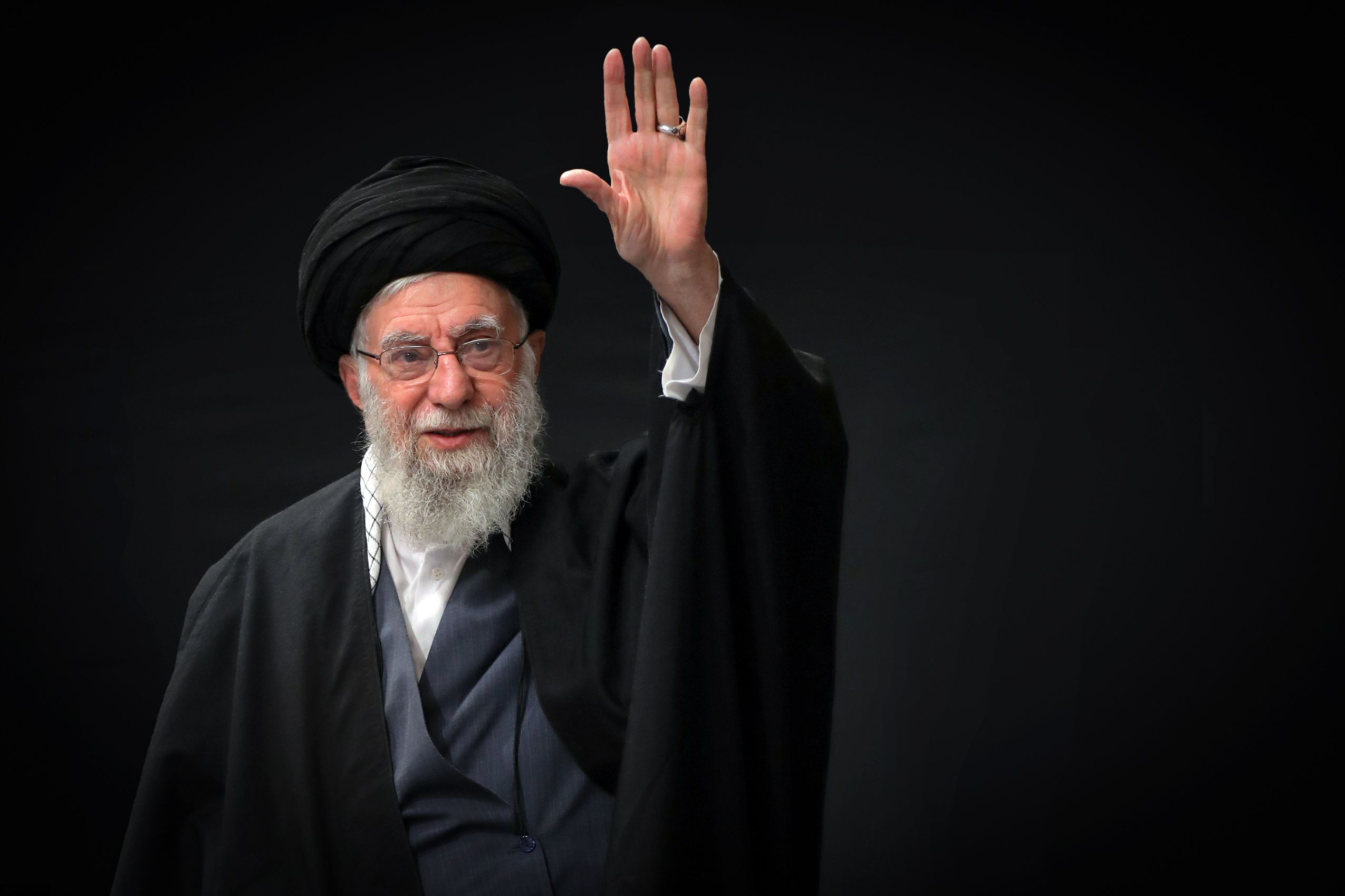 نماینده خامنه‌ای در خوزستان: علی خامنه‌ای، بزرگ‌ترین نعمت الهی برای جهان است