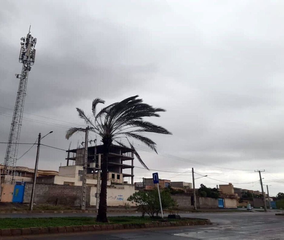 هواشناسی: زبانه‌های طوفان شاهین وارد استان سیستان و بلوچستان شده است