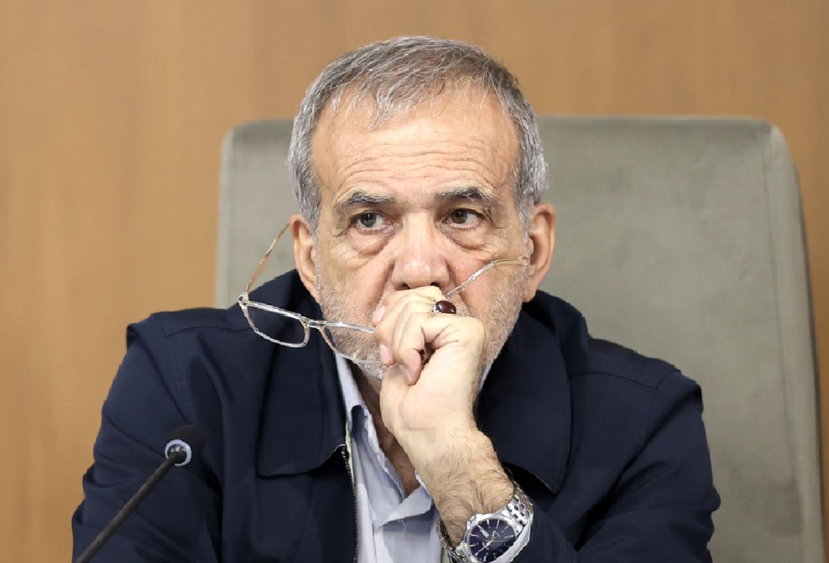 پزشکیان در پیام تسلیت برای نظامیان کشته شده ایران: با تدبیر پاسخ هر حماقتی را می‌دهیم 