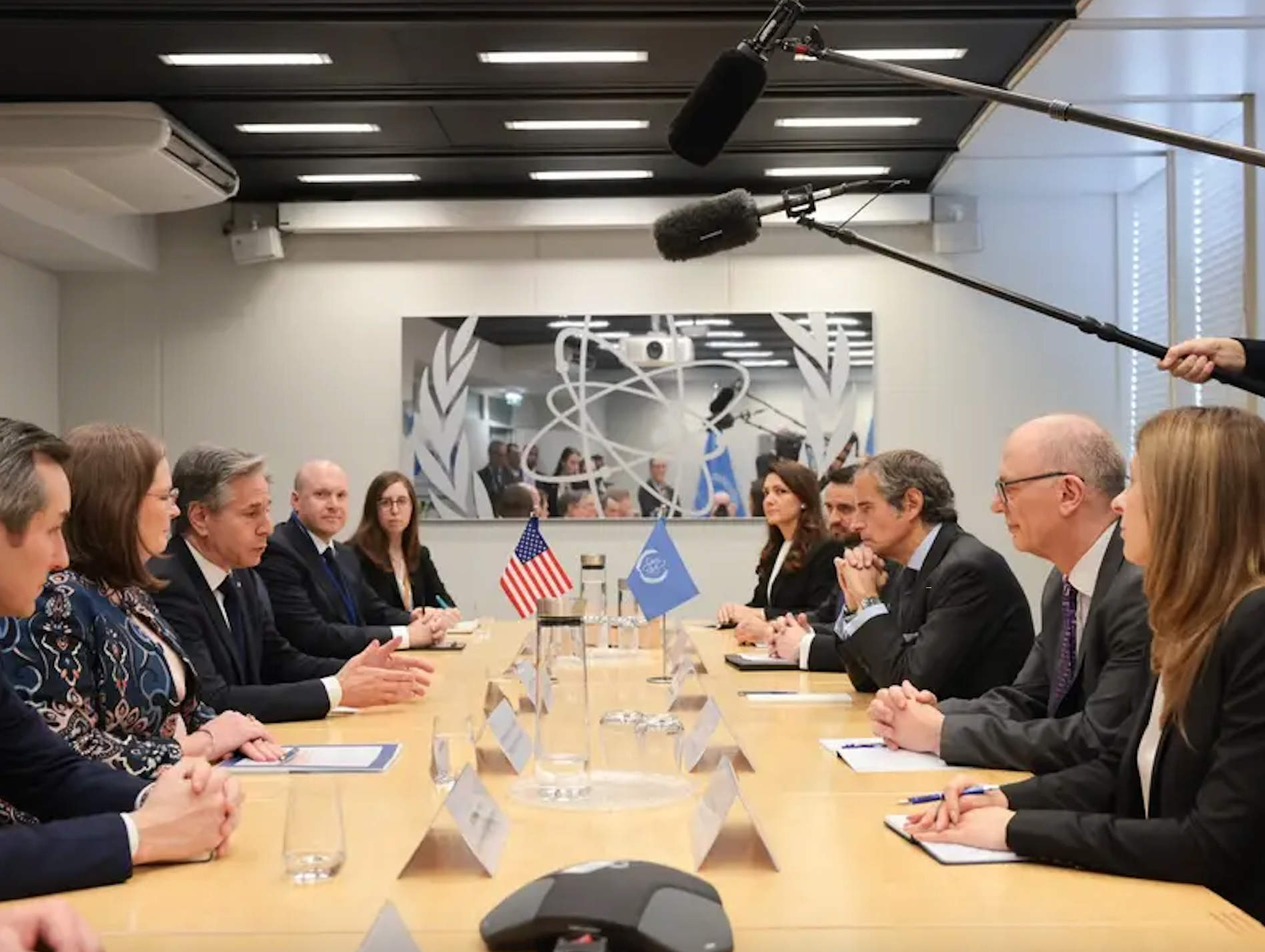 بلينكن وغروسي يناقشان البرنامج النووي الإيراني في اجتماع بفيينا