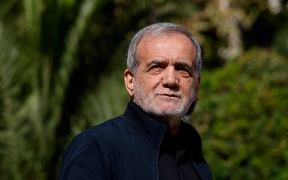 معاون وزیر علوم پزشکیان گفت حکم ادامه تحصیل مطهره گونهای به خاطر فعالیت مجازی او لغو شد