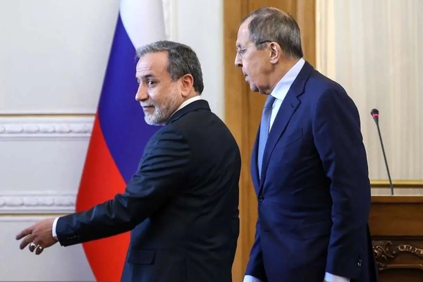 عراقچی، وزیر خارجه جمهوری اسلامی، در مسکو با سرگئی لاوروف، وزیر خارجه روسیه، دیدار کرد