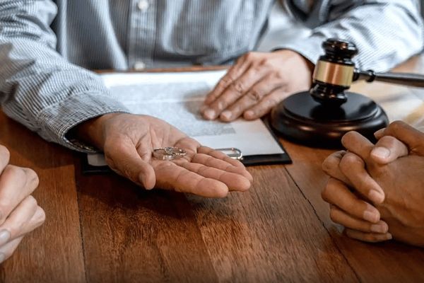 بحث برلماني: الخيانة أصبحت من عوامل الطلاق في إيران