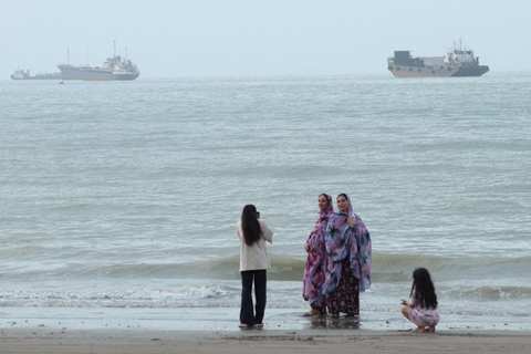 US economic pressure bites as Iran hardens threats over Hormuz