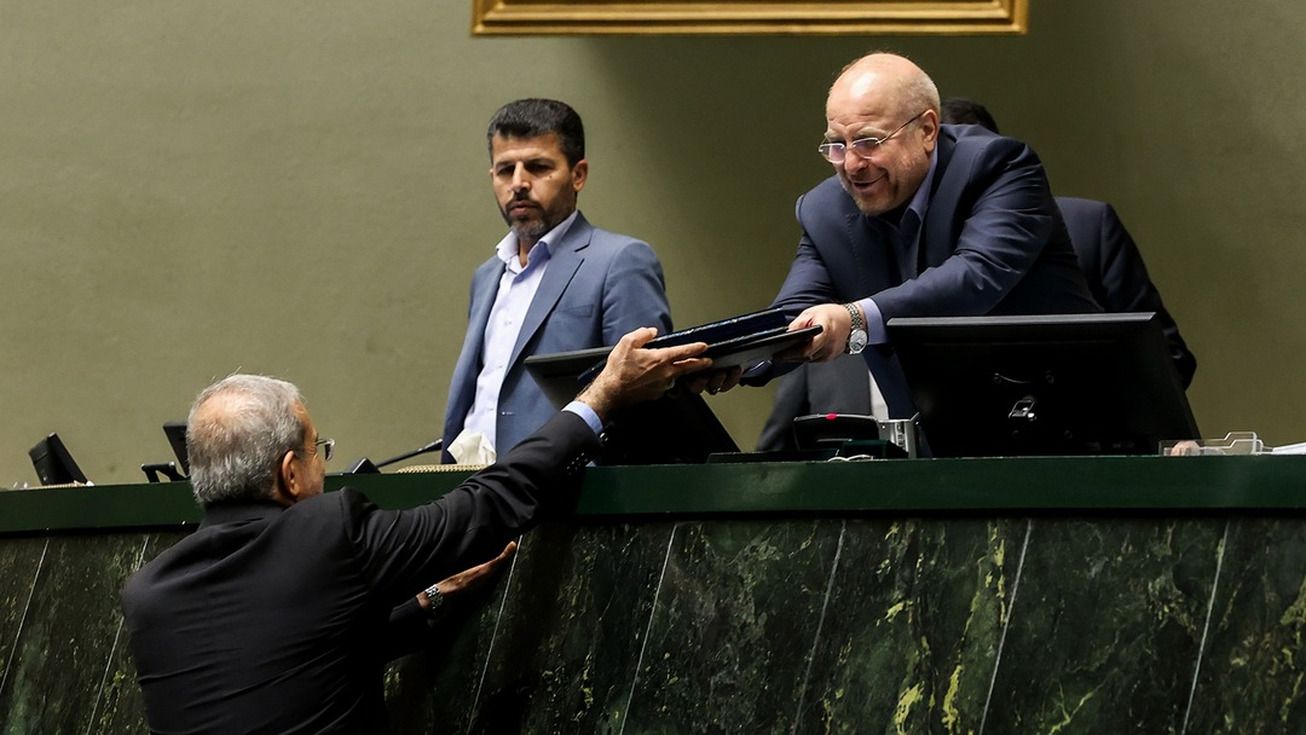 لایحه بودجه ۱۴۰۴؛ اعلان جنگ به بورس و حمله به سفره‌های مردم 