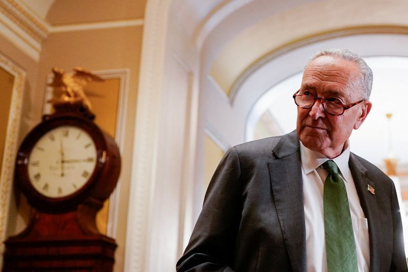 ماراتن قرائت بودجه ۹۴۰ صفحه‌ای: نبرد دموکرات‌ها و جمهوری‌خواهان بر سر طرح ترامپ