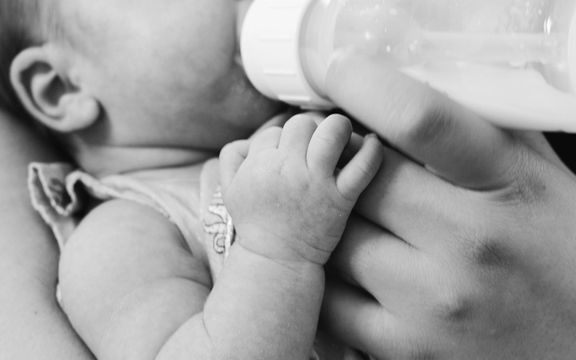 مقام وزارت بهداشت: در ایران ۴۷ درصد کودکان با شیر مادر به صورت انحصاری تغذیه میشوند