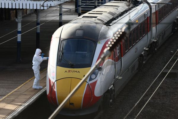 پلیس بریتانیا: حمله با چاقو در یک قطار حادثه تروریستی نبود