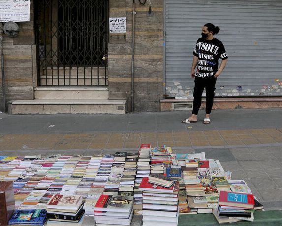 Police In Iran Clamp Down On Street Book Vendors