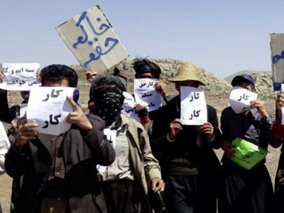 شبکه شرق: شش کارگر معترض معادن تکاب با اتهامهای امنیتی همچنان در بازداشت هستند