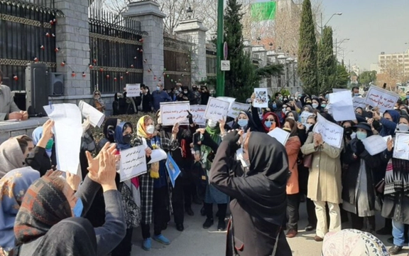 دعوة لاعتصام المعلمين بالمدارس والتجمع أمام وزارة التربية والتعليم في طهران