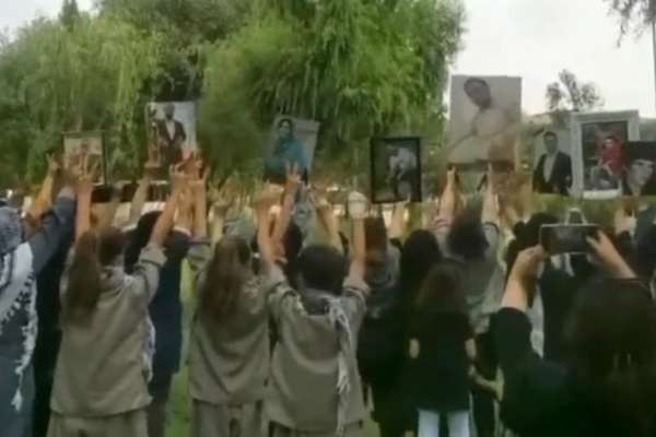 Iranian Kurds Commemorate 1980s Mass Execution Of 59 Youths