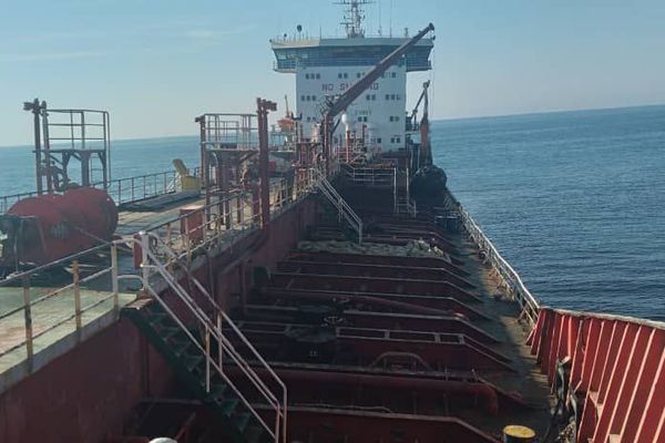 رییس کل دادگستری هرمزگان: یک نفتکش خارجی با شش میلیون لیتر سوخت قاچاق توقیف شد