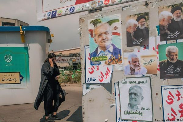 عشية الجولة الثانية.. شخصيات سياسية ومدنية تشدد على مقاطعة "الانتخابات الصورية" في إيران