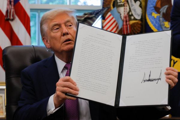 Trump signs order to punish countries for wrongful detention of Americans