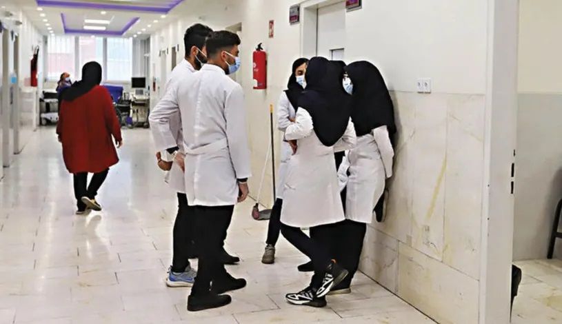 ۳۰ هزار پزشک عمومی در ایران به دلیل درآمد پائین طبابت، تمایلی به این کار ندارند 