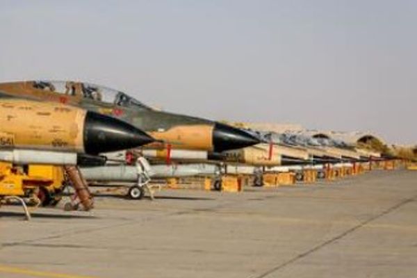 الجيش الإسرائيلي يعلن استهداف مقاتلات "إف-14" في مطار أصفهان