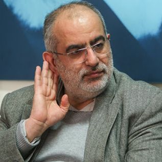 دادگاه مطبوعات حسامالدین آشنا را با دو اتهام مجرم دانست