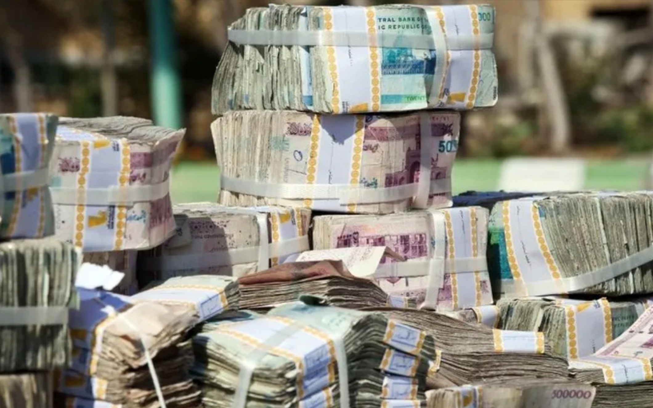 مستويات غير مسبوقة للسيولة والتضخم والديون في إيران