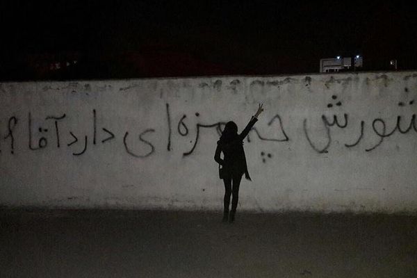 حافلة النظام الإيراني تتجه نحو الهاوية بلا فرامل.. متى ستصل إلى أسفل الوادي؟