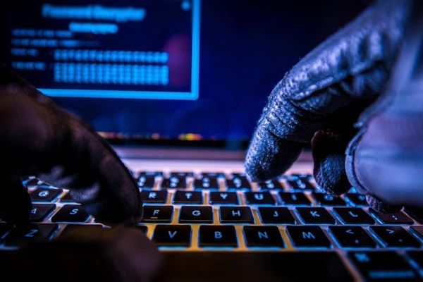 كشف هويات مراقبي الإنترنت للتجسس على الإيرانيين وفي مقدمتهم رئيس جامعة شريف للتكنولوجيا