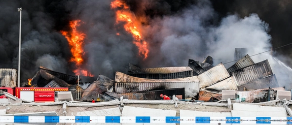 معاون هلال احمر: هنوز شاهد انتشار گازهای سمی در محل انفجار بندر رجایی هستیم