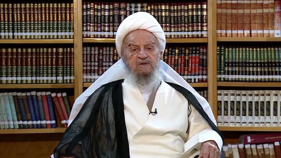 Ayatollah Makarem Shirazi, whose relative was arrested for trying to take a bribe
