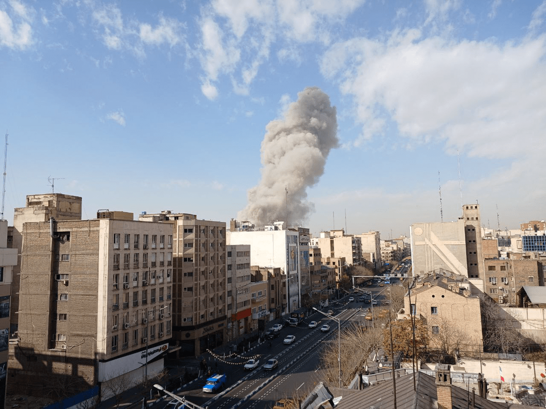 وزير الدفاع الإسرائيلي: بدأنا "ضربة استباقية" ضد إيران للقضاء على التهديدات