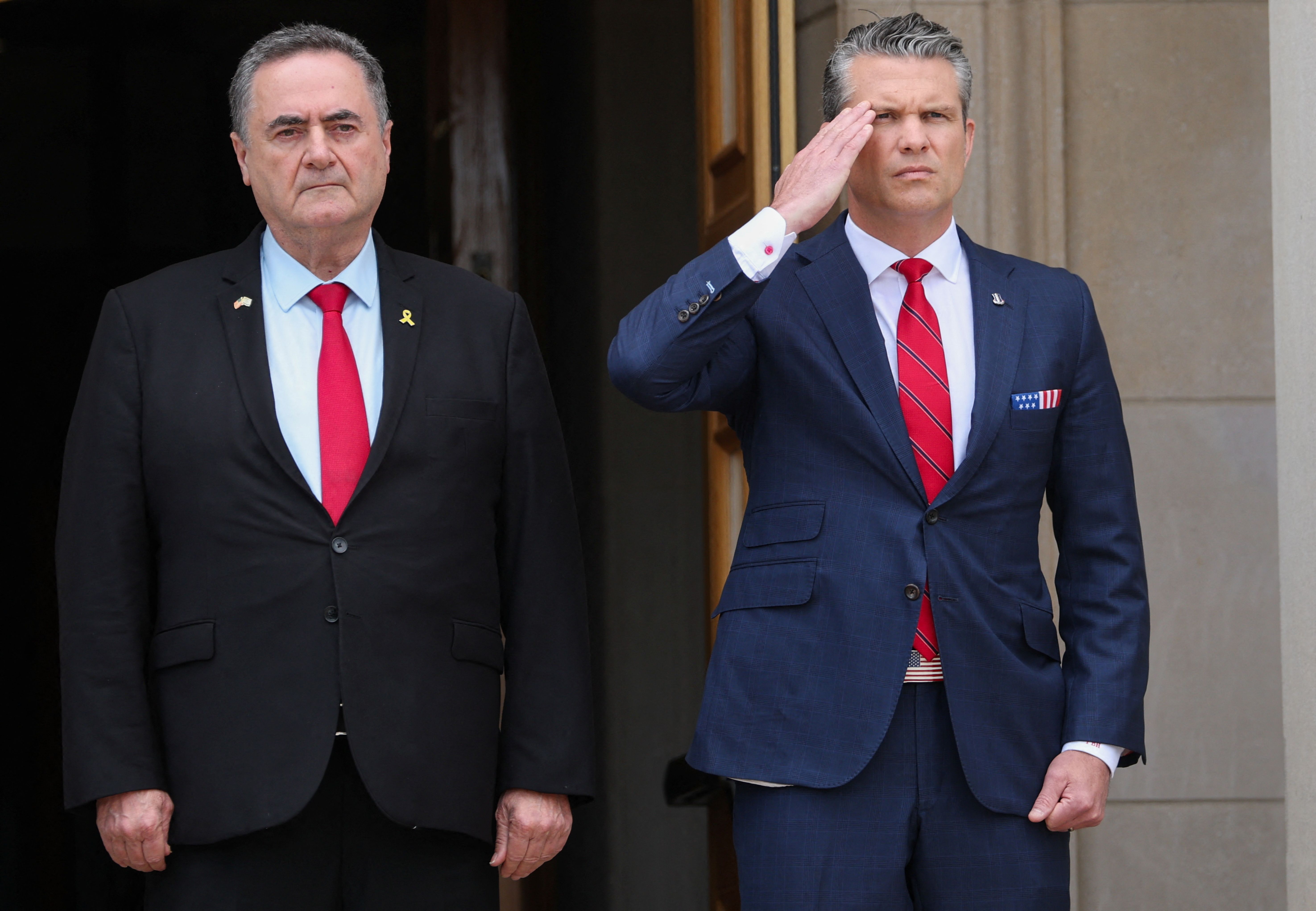 وزير الدفاع الإسرائيلي: ما يسري على إيران.. يسري على اليمن