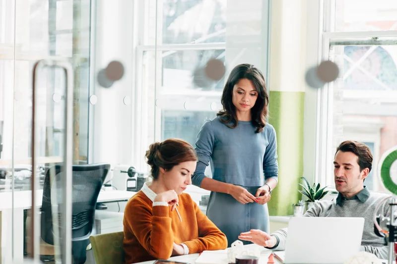 چگونه رفتاری قاطعانه داشته‌ باشیم و از حق خود دفاع کنیم