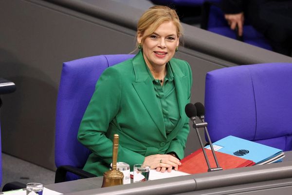 رئیس پارلمان آلمان: حکومت باید مردم خود را حمایت کند نه این که آنها را به دار بکشد