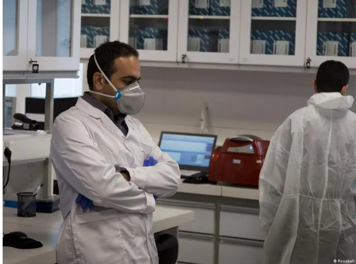 مخاوف من تكرار حالات انتحار أفراد الطواقم الطبية في إيران بسبب إهمال السلطات