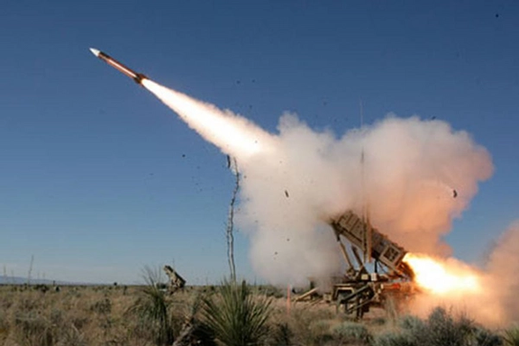 سه کودک در اثر اصابت موشک حوثیهای وابسته به ایران به یک مدرسه در منطقه تعز یمن کشته شدند