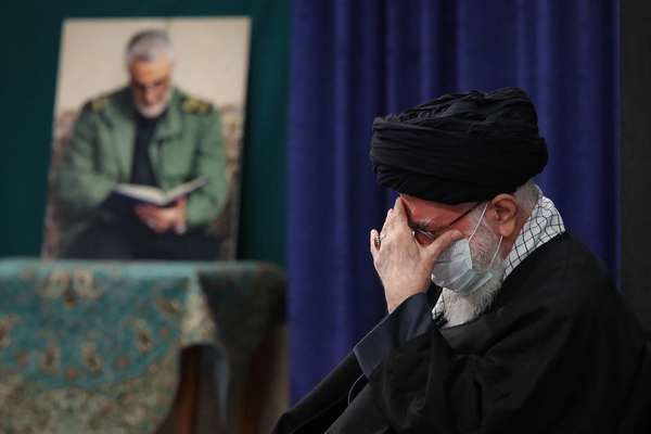 Academic Warns Iran’s Khamenei Of A Dangerous Collapse