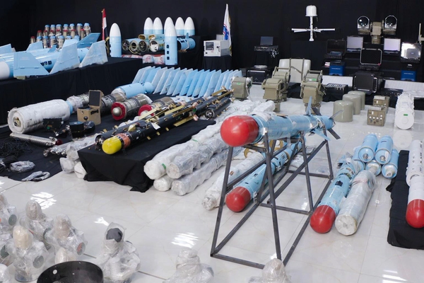 القيادة المركزية الأميركية: المقاومة اليمنية تصادر أكبر شحنة أسلحة إيرانية موجهة للحوثيين