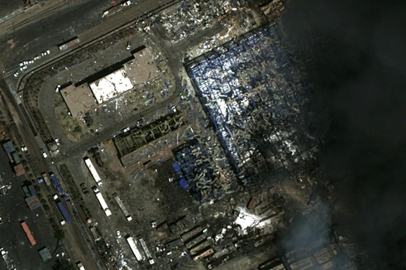 ساختمان اداری شرکت توسعه خدمات دریایی و بندری سینا در ضلع شمال غربی محوطه