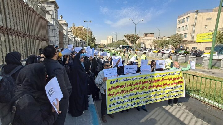 با تصمیم وزارت علوم مدرک ۴ هزار فارغ‌التحصیل پیام نور در خطر ابطال قرار گرفت