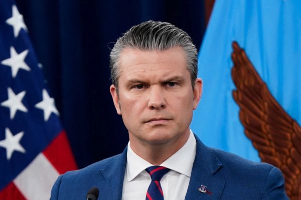 وزیر جنگ آمریکا به وزیر دفاع اسرائیل: تا پایان ادامه دهید، ما با شما هستیم