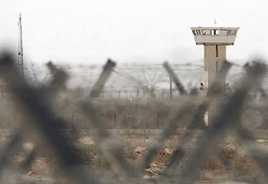 الحكم بإعدام سجين سياسي إيراني بتهمة قتل قائد في "الباسيج"