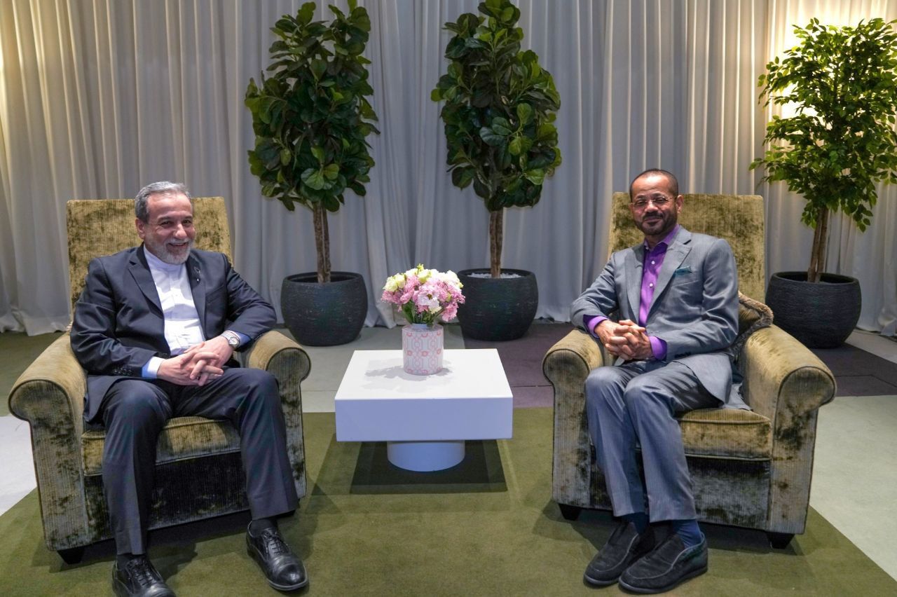 عراقچی پیشنهاد توافق هسته‌ای جمهوری اسلامی را به وزیر خارجه عمان تحویل داد