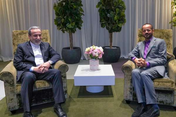 عراقچی پیشنهاد توافق هستهای جمهوری اسلامی را به وزیر خارجه عمان تحویل داد