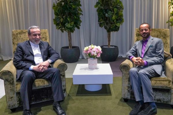 عراقچی پیشنهاد توافق هستهای جمهوری اسلامی را به وزیر خارجه عمان تحویل داد
