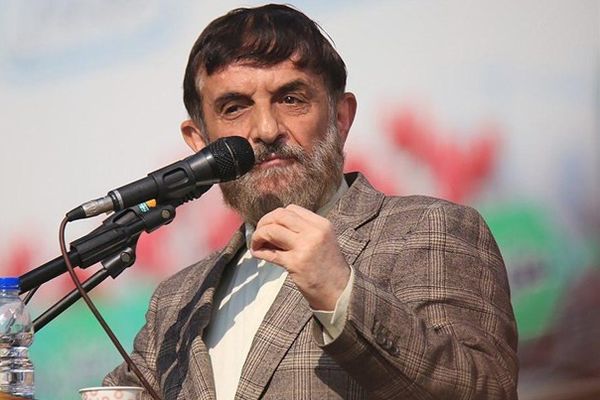 مسؤول اقتصادي بمكتب خامنئي: يجب توجيه مدخرات المواطنين نحو النفط بدلاً من الذهب