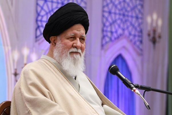 ممثل خامنئي: "خلع الحجاب" وانعدام العفة "فيروس" يجب وقف انتشاره