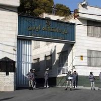 نگرانی خانوادهها از وضعیت زندانیان اوین؛ گزارشهایی از کمبود غذا و قفل شدن بندها