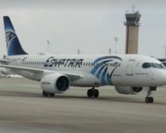 نخستین پرواز رسمی هواپیمایی مصر پس از معاهده صلح بین مصر و اسرائیل در سال ۱۹۷۹ انجام شد