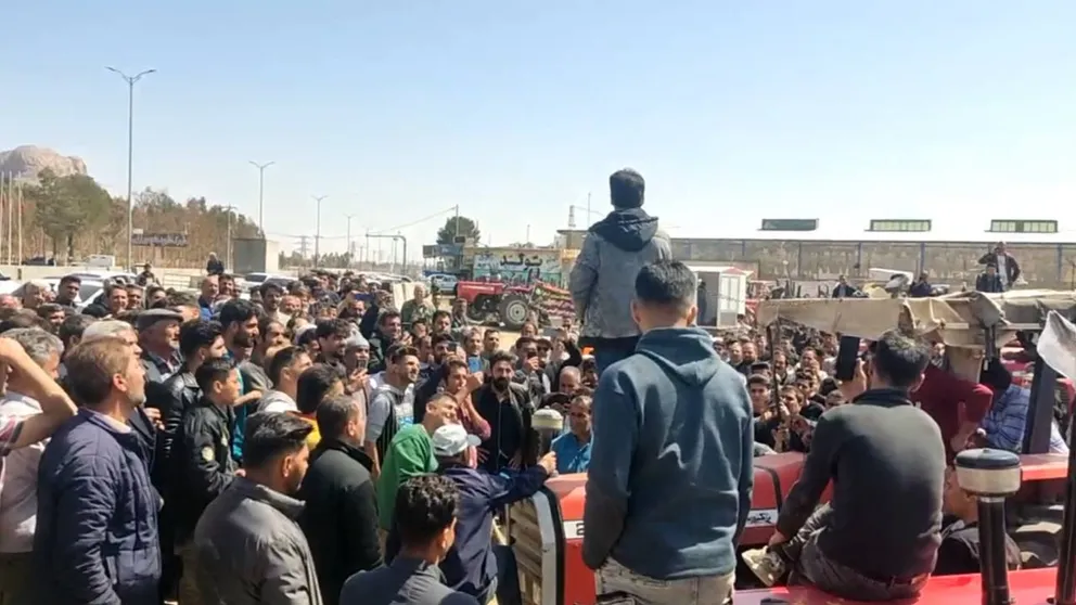 Water crisis deepens as farmers torch key pipeline amid protests in central Iran